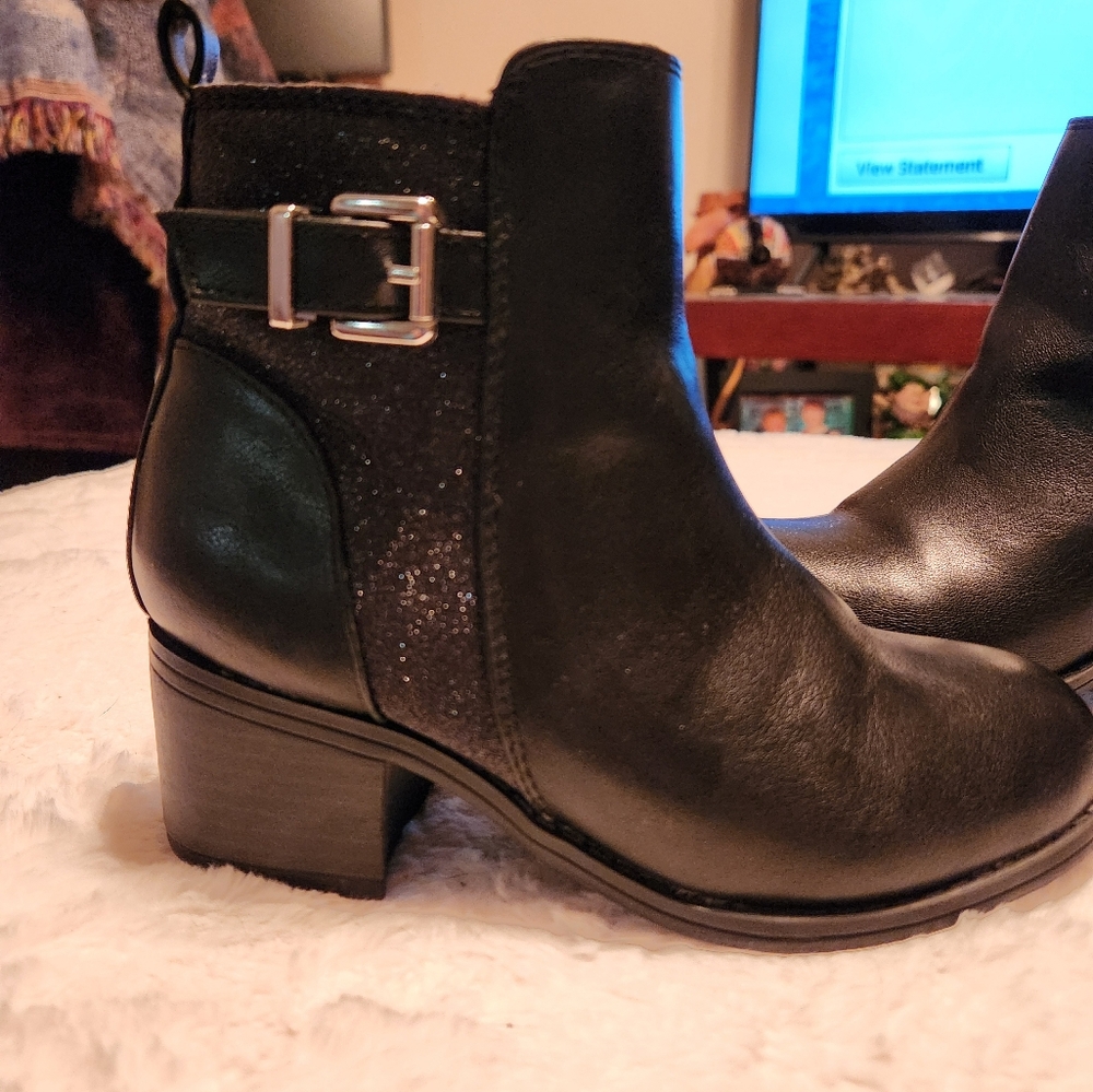 Mia Kids, Black Ankle Boots with Buckle Detail, sz 1